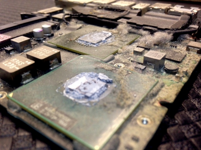 Διάβρωση μητρικής πλακέτας Macbook: Επισκευή iRepair